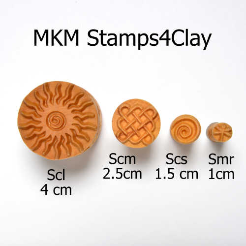 MKM Pottery Tools 4 cm Curve Top Frog Stamp