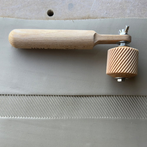 Diagonal Lines Medium Texture Wheel for Clay | GM-012